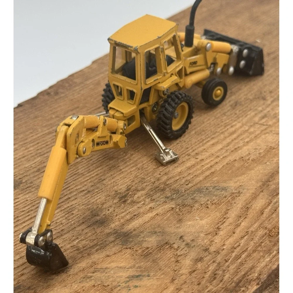 Vintage ERTL Ford Tractor Loader Backhoe Diecast Toy 2288ZD Dyersville Iowa